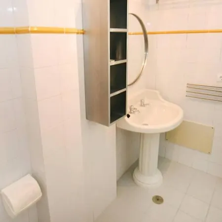 Daire Casa A 50m Da Praia, Zona Da *